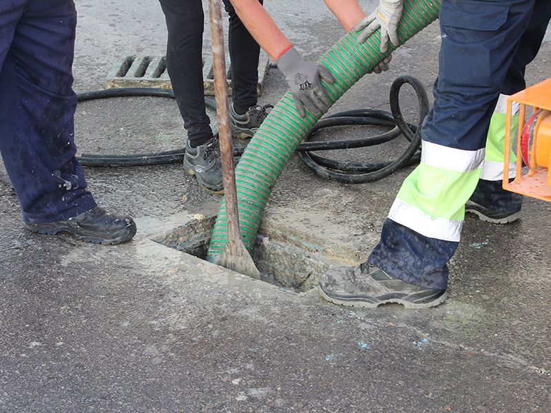 Equipamiento profesional para la limpieza de tuberías y control de residuos